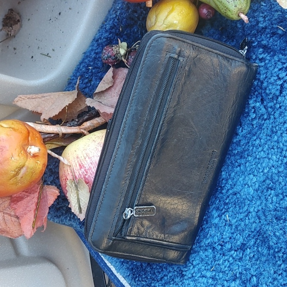 Black Wallet - Picture 4 of 8